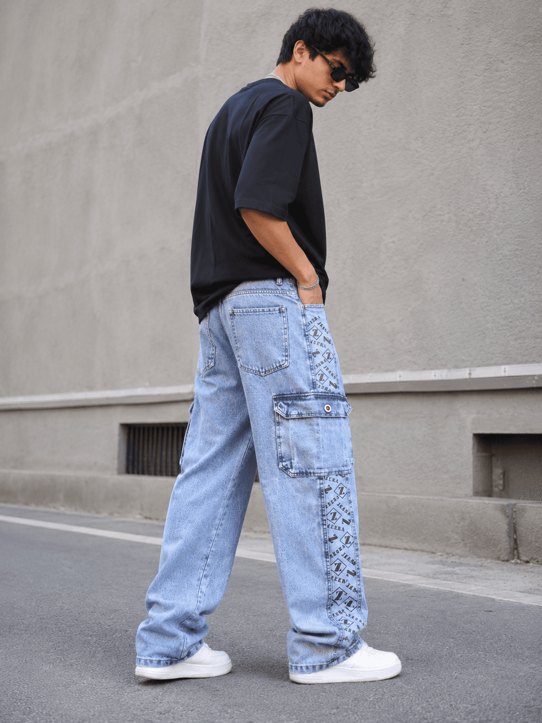 Men's Baggy Six Pocket Cargo Jeans alternate view