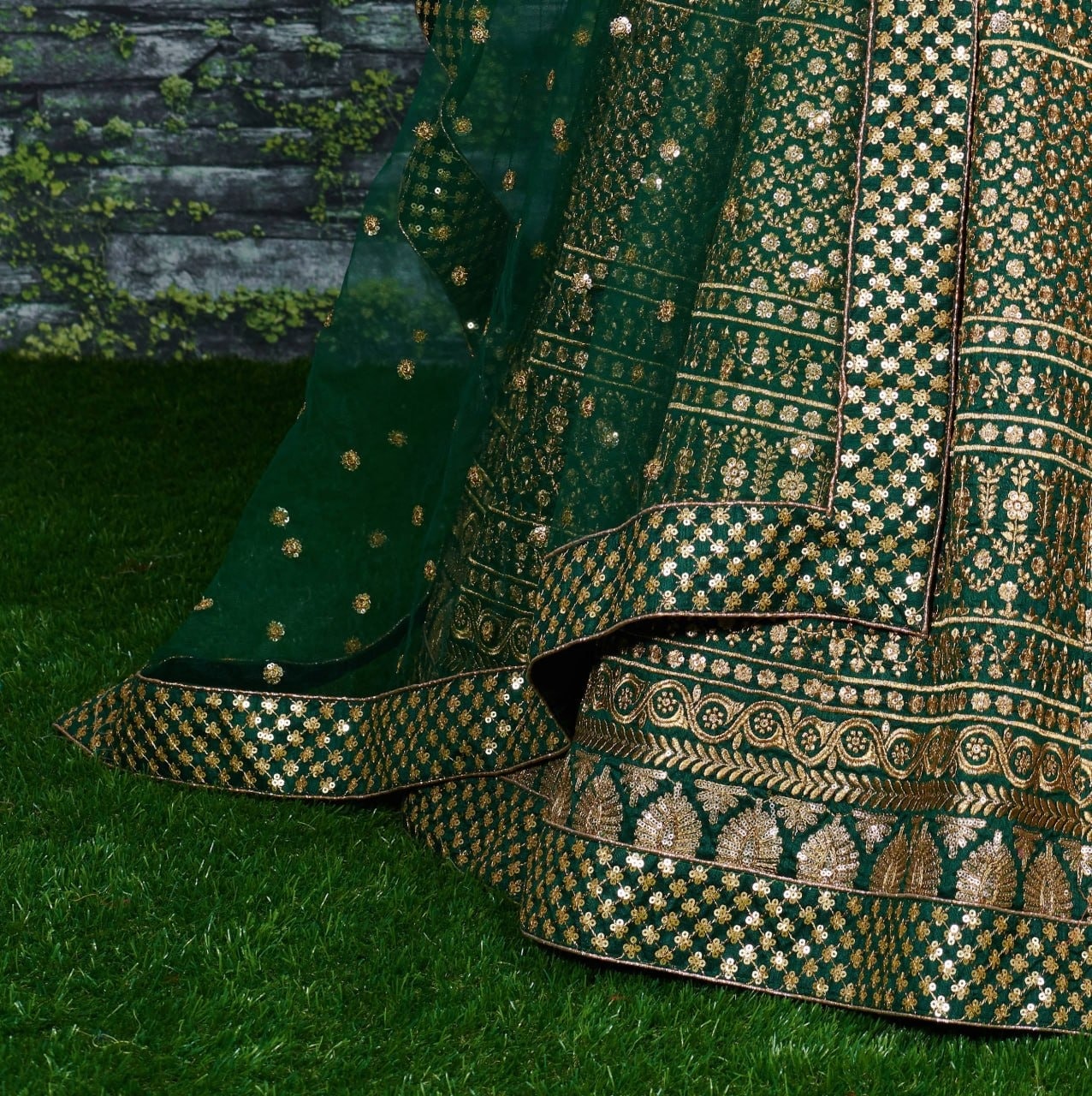 Deep emerald green lehenga Choli Set - view 8