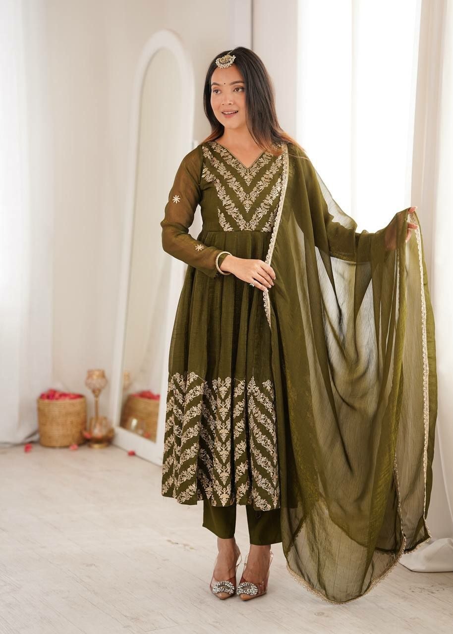 Premium Crunchy Silk Anarkali Gown Set - view 5