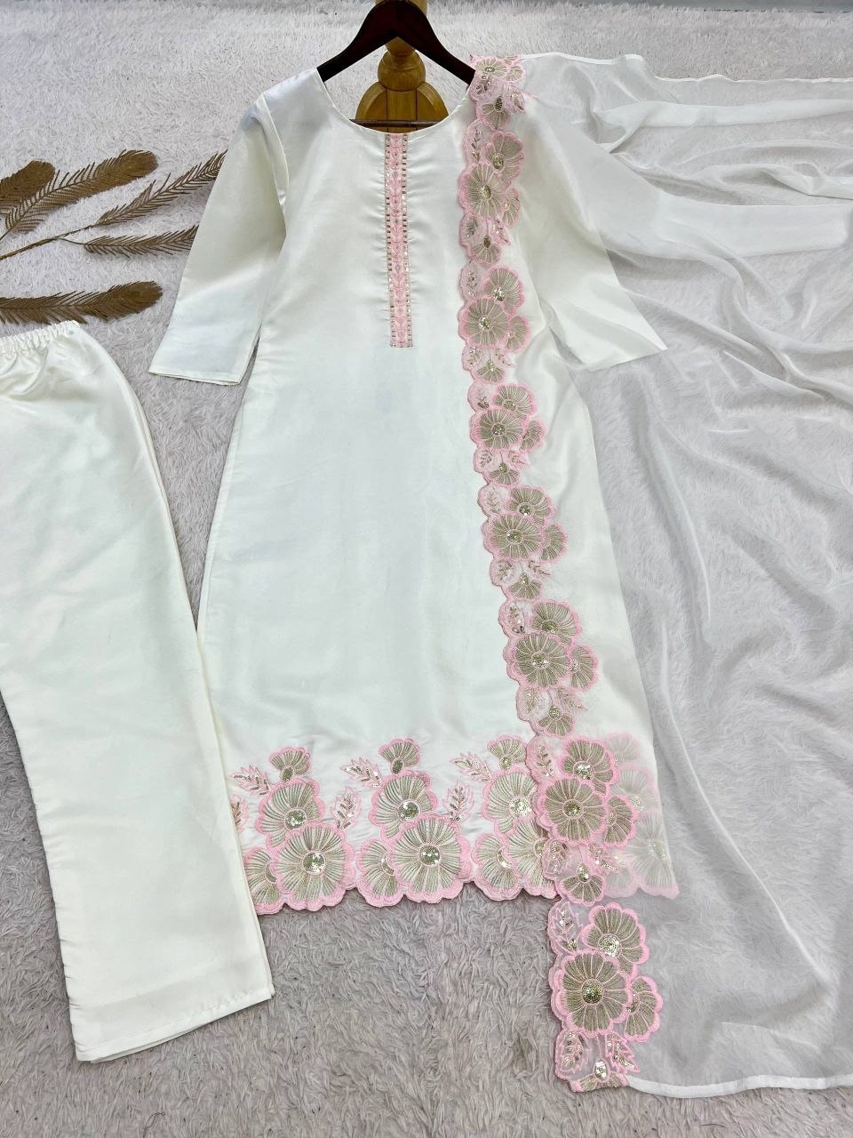 Heavy Roman Glass Silk Suit Set - view 4