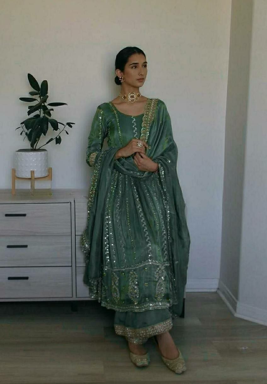 Premium Natural Crepe Suit Set - view 2