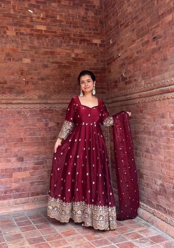 Heavy Fendy Silk Anarkali Gown Set - view 3