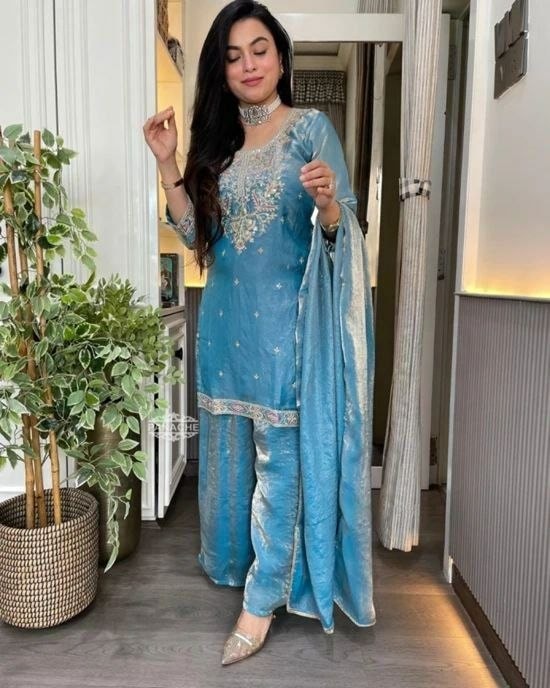 Heavy Soft Fandy Silk Salwar Suit Set - view 4