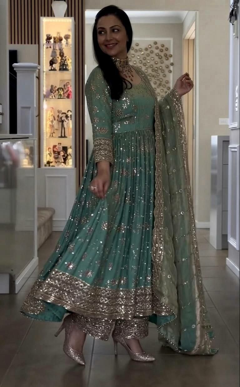 Heavy Pure Fendy Silk Suit Set - view 2